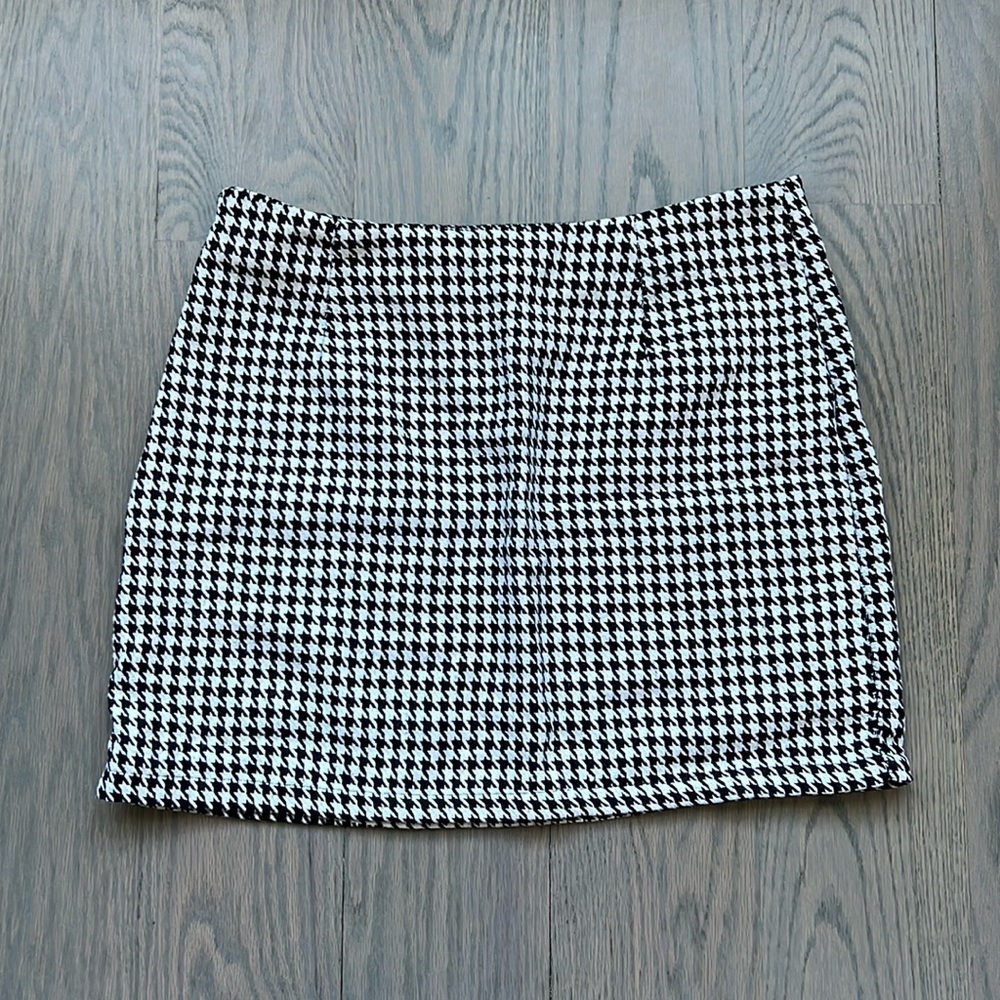 Houndstooth mini skirt size M